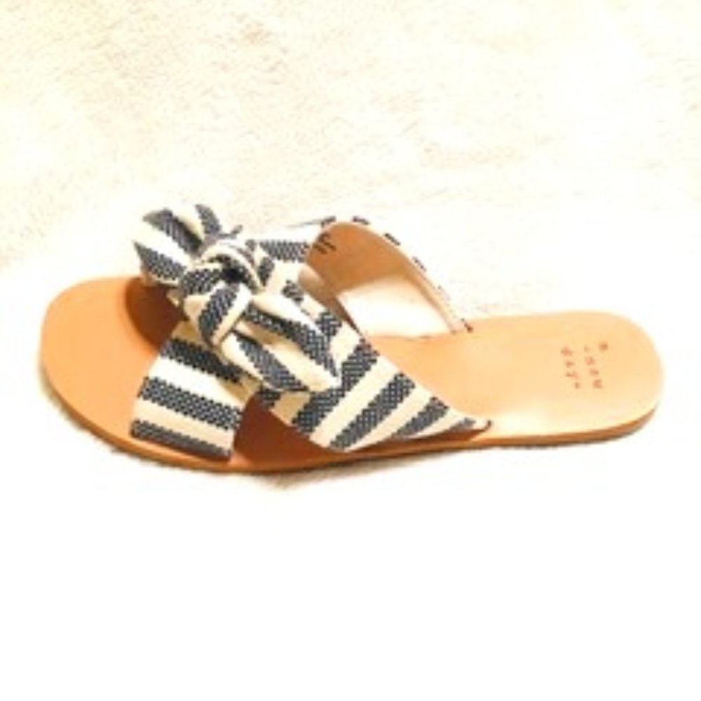 (NEW) A New Day Navy & White Sandals - Size 8 1/2